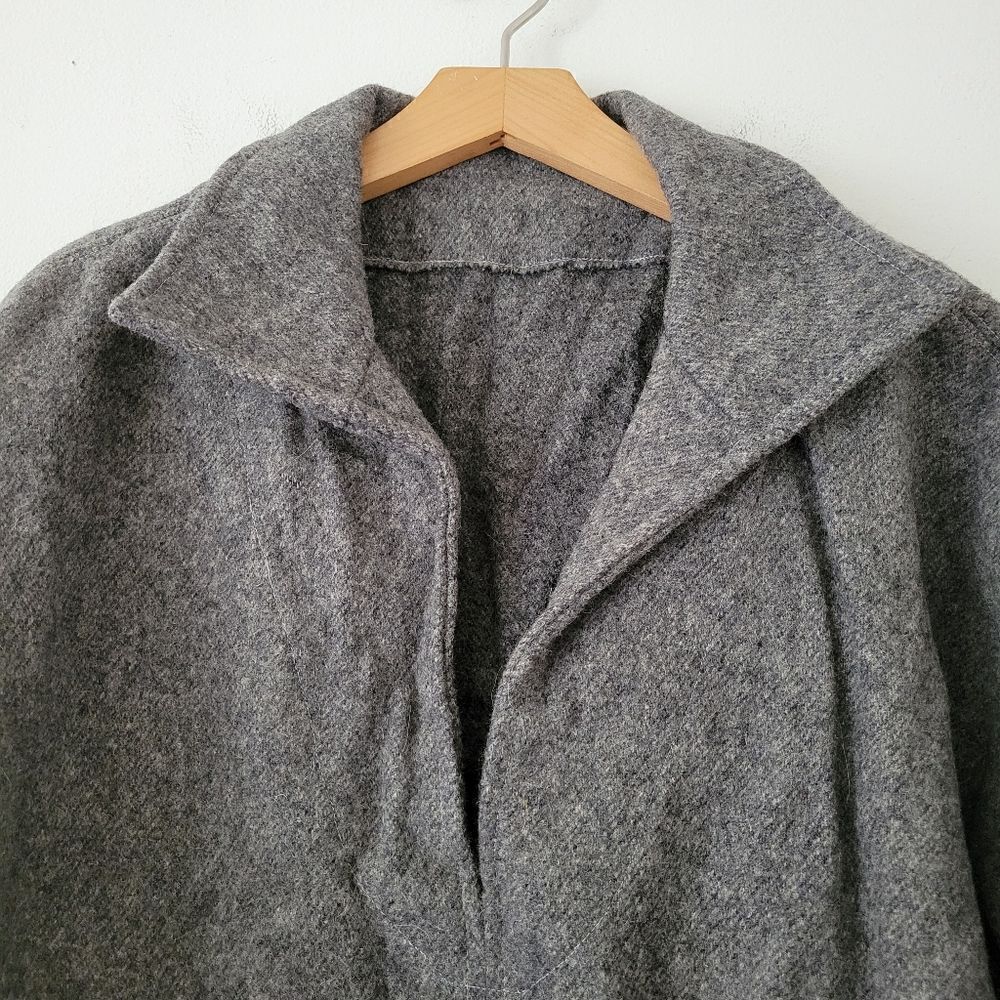 Handmade Wool Poncho Gray With Pockets - Picture 5 of 7